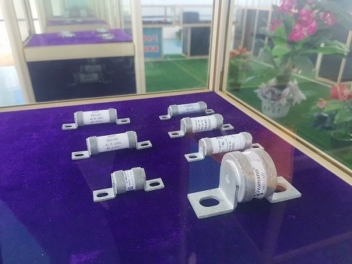 فیوزهای سرامیکی DC20KA در چین جایگزین فیوزهای سرامیکی DC750V فیوزهای دارای گواهی UL