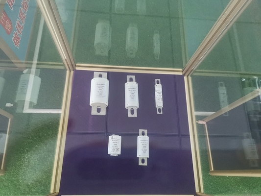 فیوز فشار قوی خودرو DC30KA DC 300 آمپر HEV